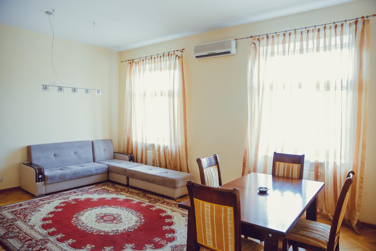 Clock Tower Apartment In Baku Exterior photo
