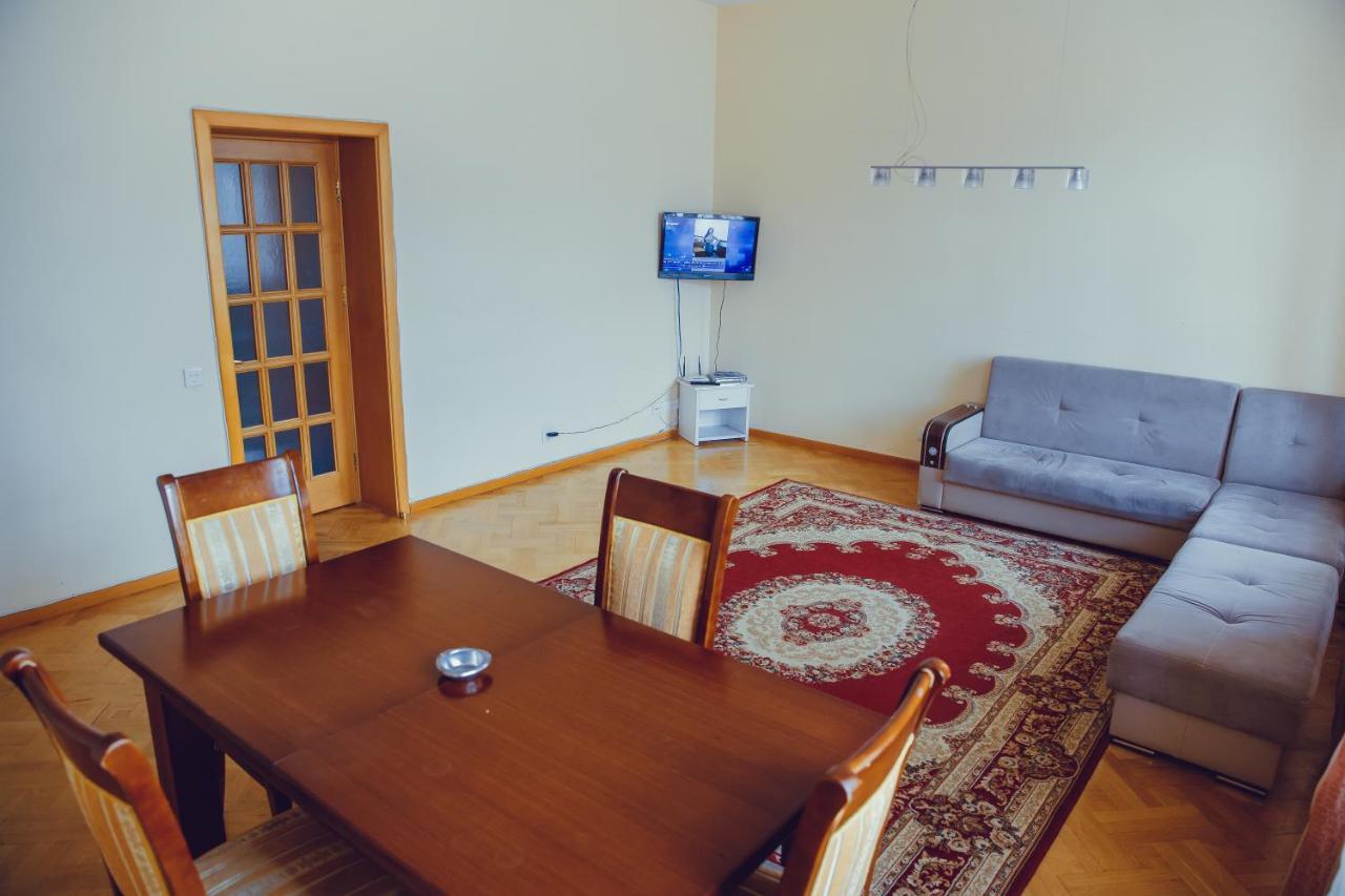 Clock Tower Apartment In Baku Exterior photo